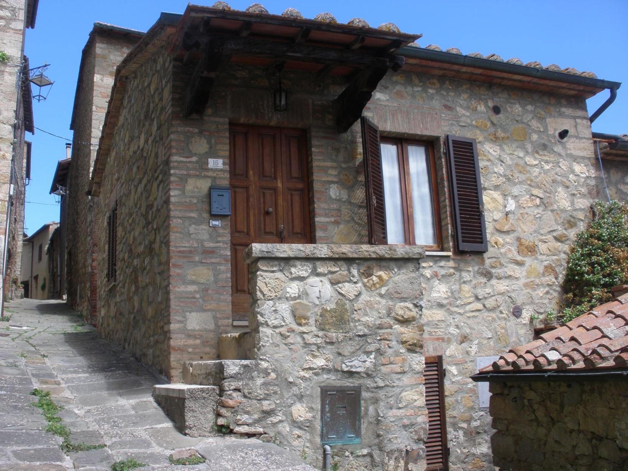 Casa Aldobrandesca